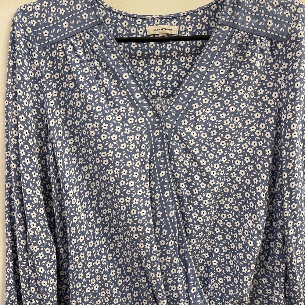 Max Studio Womens Small Blue White Floral Faux Wrap Rayon Blouse Long Sleeve - Picture 4 of 16